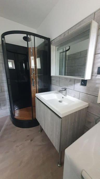 Holiday home Charmante Maison Girondine