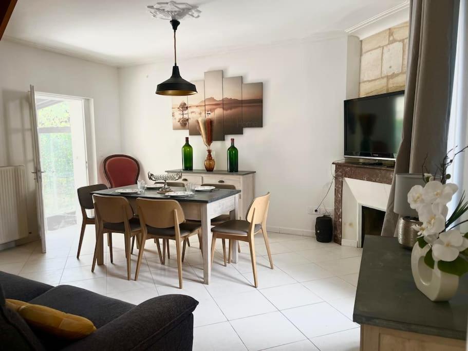 Holiday home Charmante Maison Girondine La Riviere (Gironde)